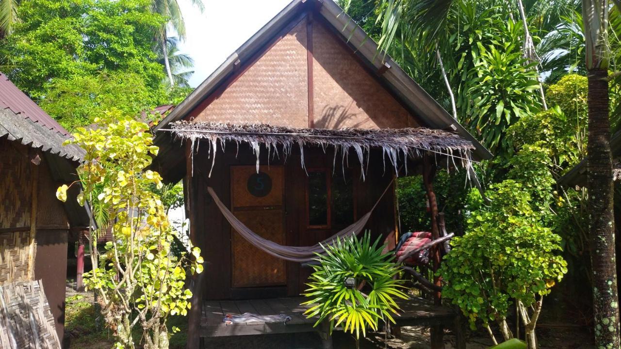 Munchies Bungalows Baan Tai Exterior photo