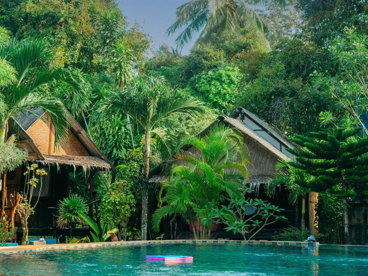 Munchies Bungalows Baan Tai Exterior photo